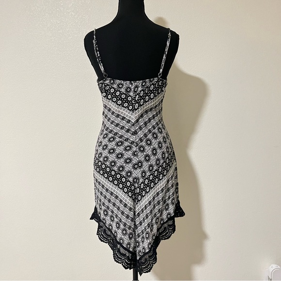 Abstract Festival Black White Lace Patterned High-Low Dress Size S - Picture 3 of 9